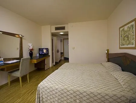 Blue Waters Club Szálloda 5*