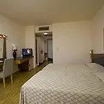 Blue Waters Club Hotel 5*