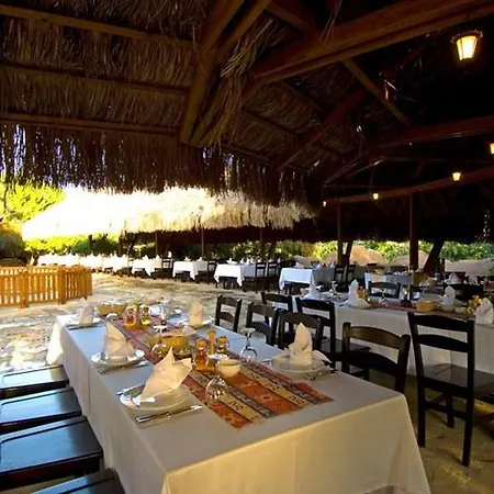 Blue Waters Club فندق 5*