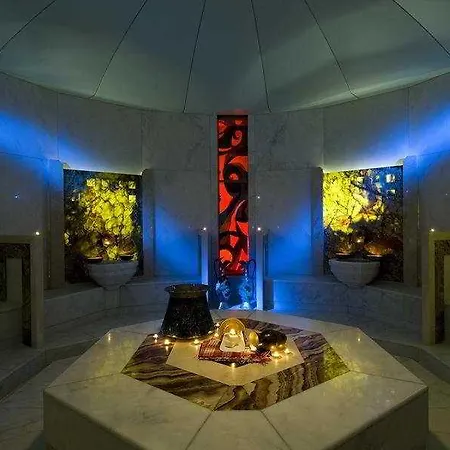Blue Waters Club فندق 5*