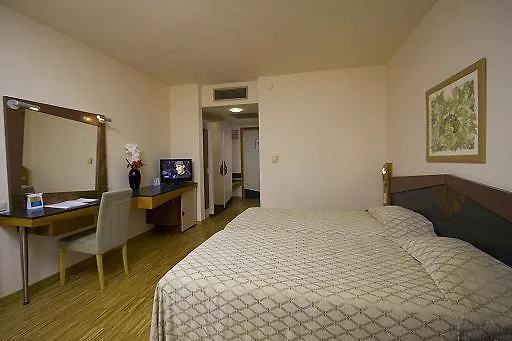 Blue Waters Club מלון 5*