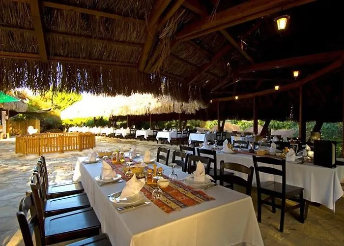 Blue Waters Club מלון 5*