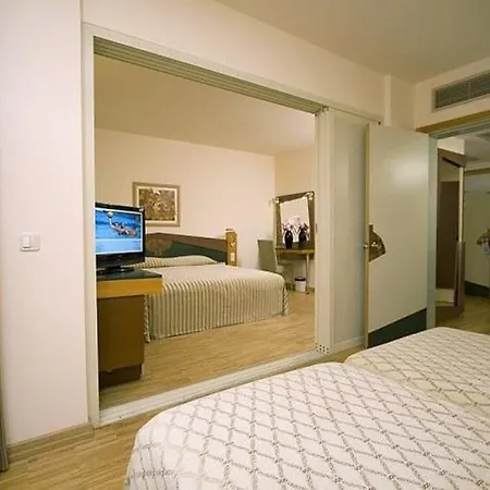 Готель Blue Waters Club