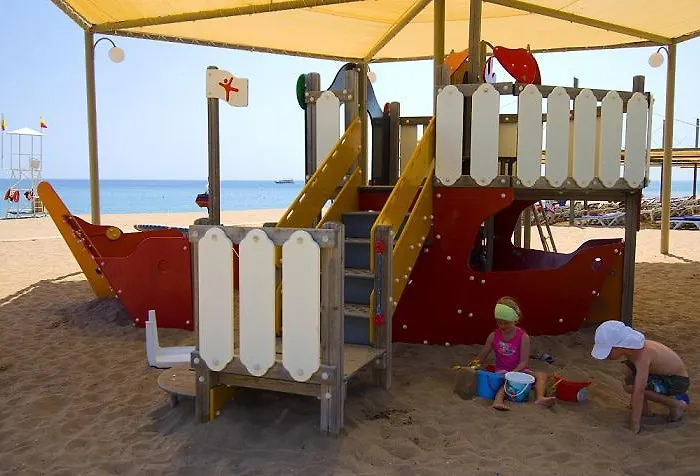 Blue Waters Club Hotel Side