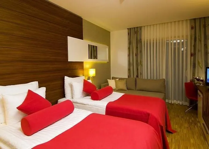 Blue Waters Club Hotel Side