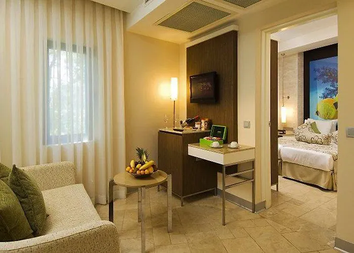 Blue Waters Club 5* Side